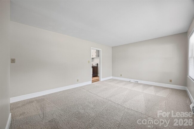 Photo - 4827 Harcourt Ln