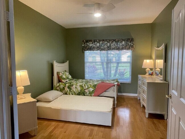 Photo - 711 Foresteria Ave