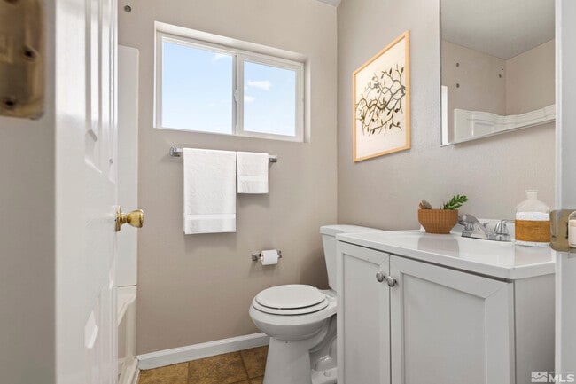 Photo - 695 Denslowe Dr Unit C