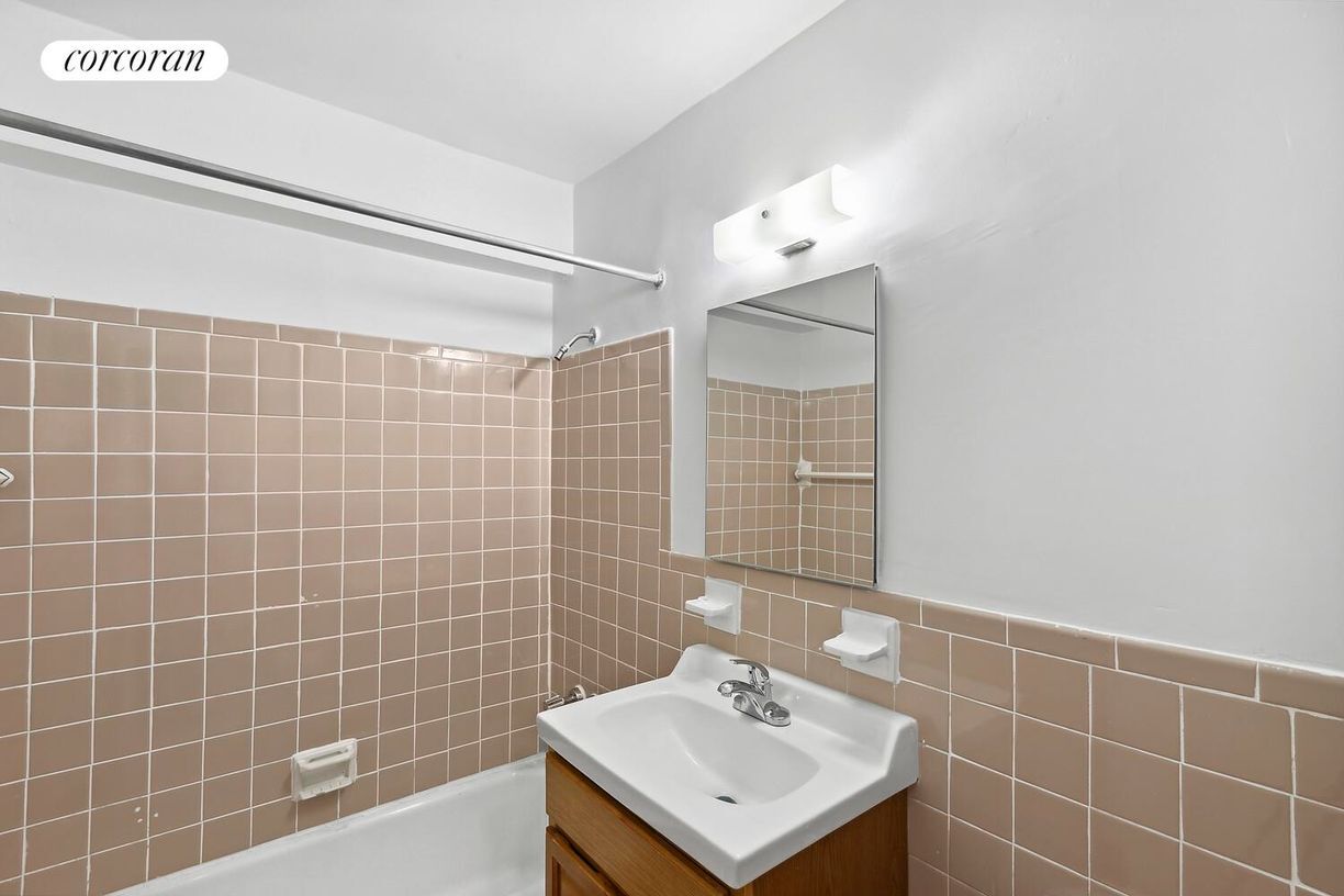 Photo - 201 Ravine Ave