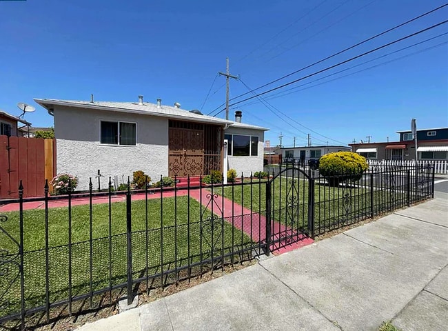 Building Photo - 2029 Sutter Ave Rental