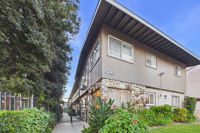 Photo - 6743 Whitsett Avenue