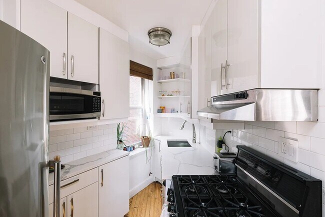 Photo - 25 Minetta Ln Unit 4D