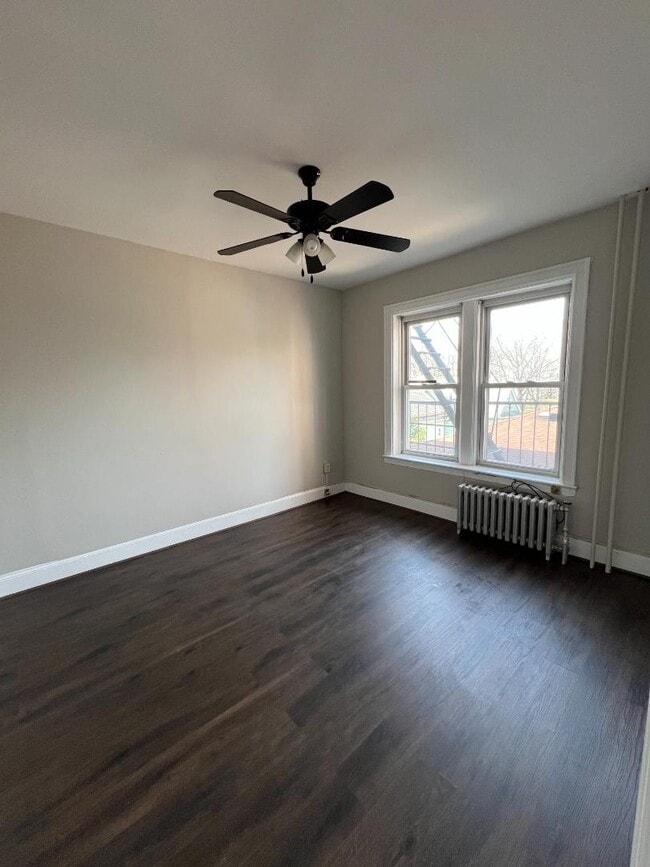 Photo - 122 W 39th St