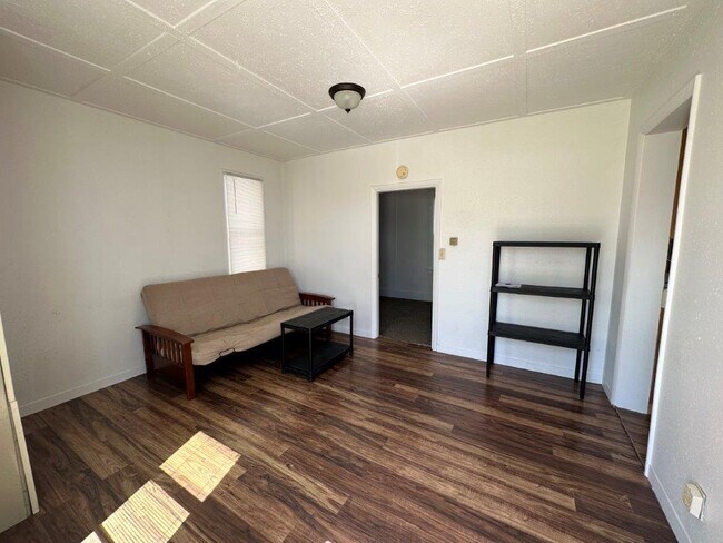 Photo - 305 E Spruce St Casa