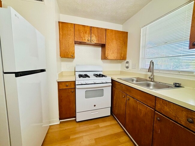 Building Photo - 922 E Brownlee St