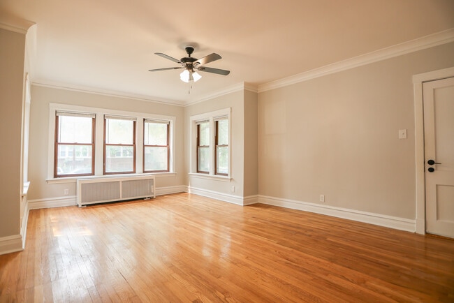 Photo - 5338 W Montrose Ave Unidad 2