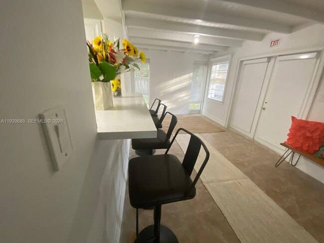 Photo - 1110 NE 119th St