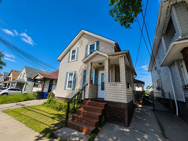 Building Photo - 3589 W 46th St Unit Front Lower