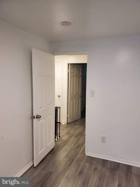 Building Photo - 1909 Dutch Village Dr