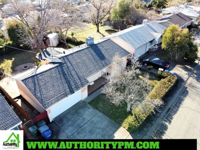 Photo - 2129 Comet St