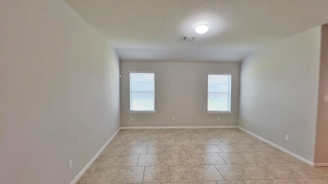 Photo - 4019 Spurwing Ln