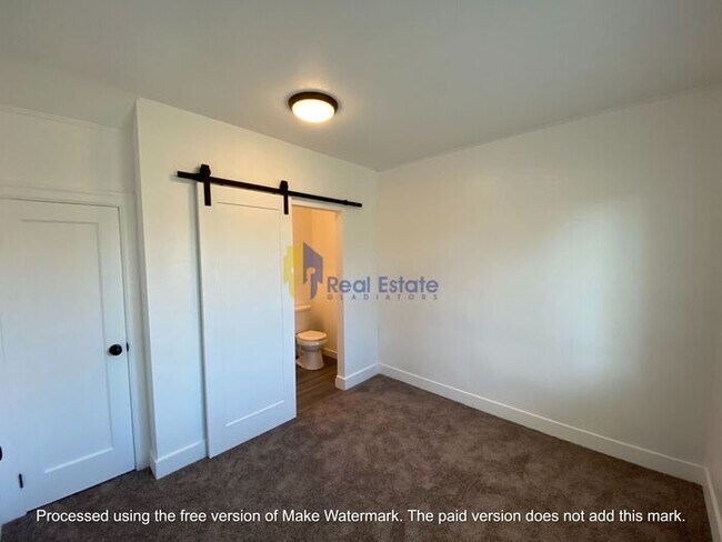 Photo - 1 Bed 1 Bath Duplex Everett