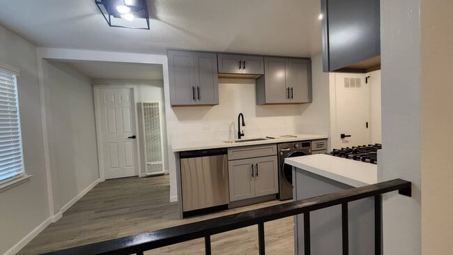 Kitchen - 579 James Ave Unit 1