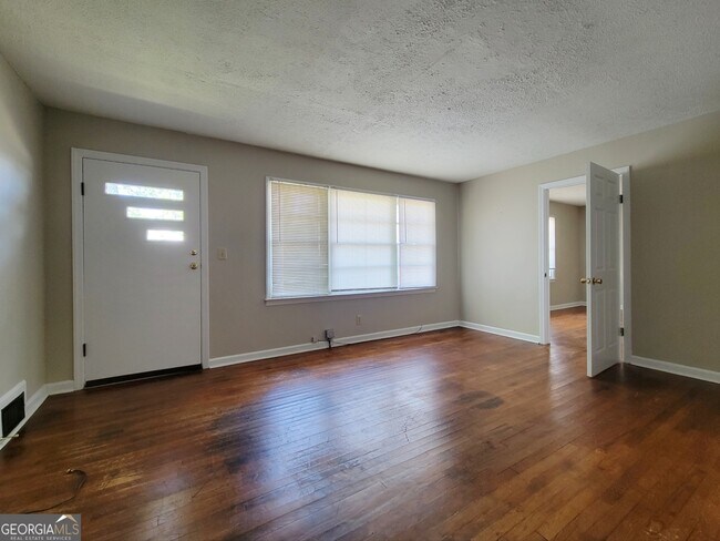 Photo - 312 GA Hwy 211