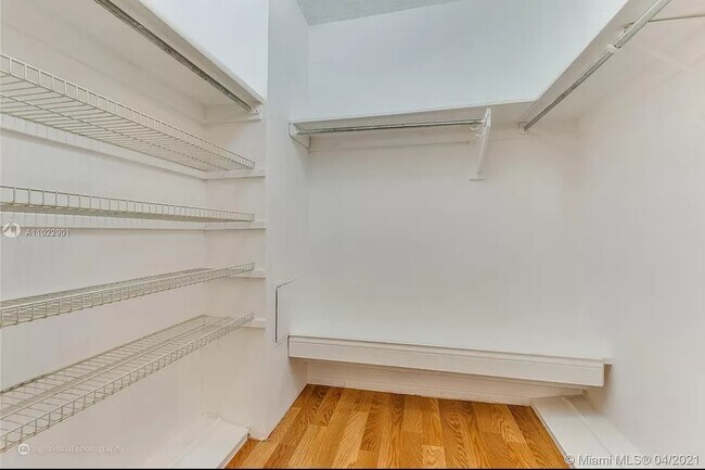 Photo - 905 Brickell Bay Dr