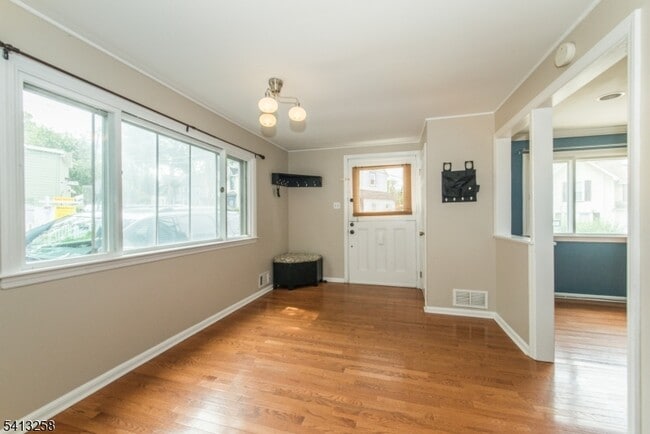 Photo - 37 Embury Pl