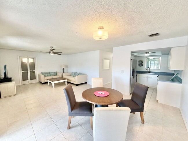 Photo - ** GLADES COUNTRY CLUB ** 2 BED / 2 BATH - VILLA - BUNDLED GOLF MEMBERSHIP - ANNUAL RENTAL