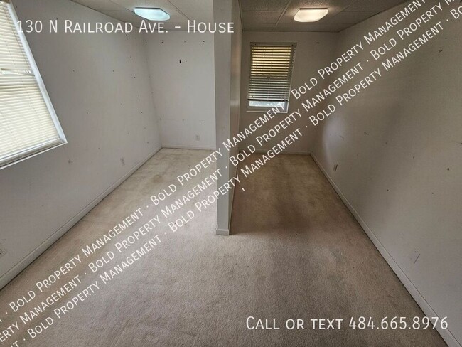 Photo - 130 N Railroad St Unidad House