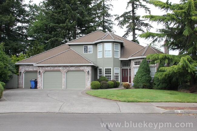 REDUCED $200!! 3-4 Bed, 3 Bath Camas Hom... - REDUCED $200!!   3-4 Bed, 3 Bath Camas Hom... Casa