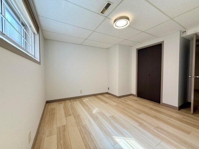 Photo - 2 Bed 1 Bath Unit in Edmonton, AB Unité 7921 LOWER (Basement Suite)