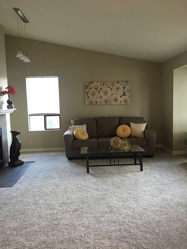Beautiful large living room - 1700 W Sunn Fjord Ln Unit L