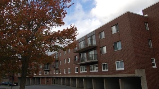 Building Photo - 19 Plateau Crescent