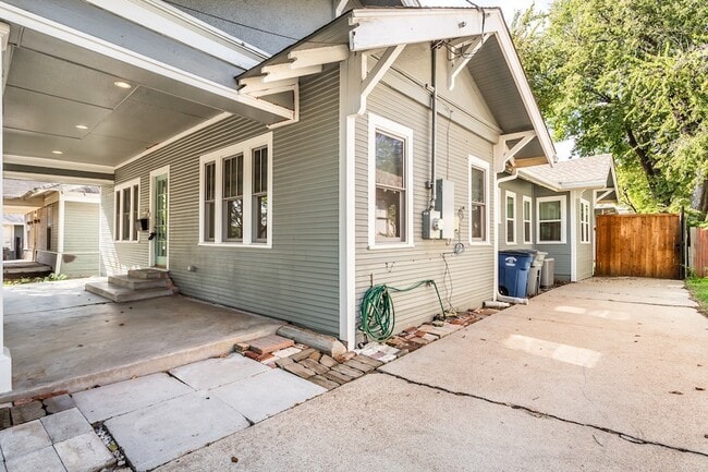 Photo - 5327 Worth St