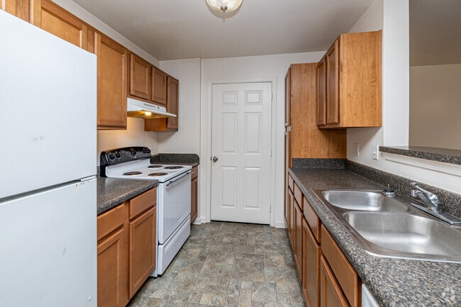 2BR, 2BA - 1,063SF - Kitchen