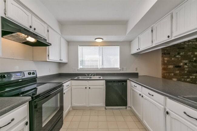 Photo - 2203 Riverford Dr