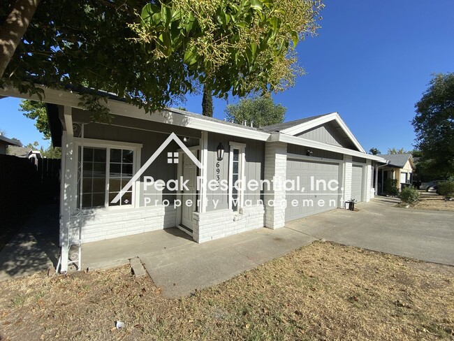 Photo - Charming Citrus Heights 3bd/2ba Duplex with 2 Car Garage