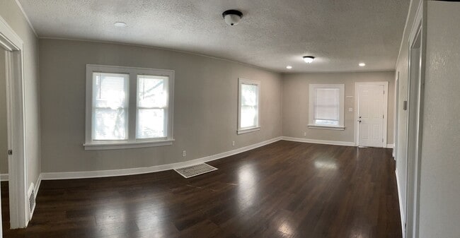 Photo - Darling Home Close to Saint Marks Church & WSU