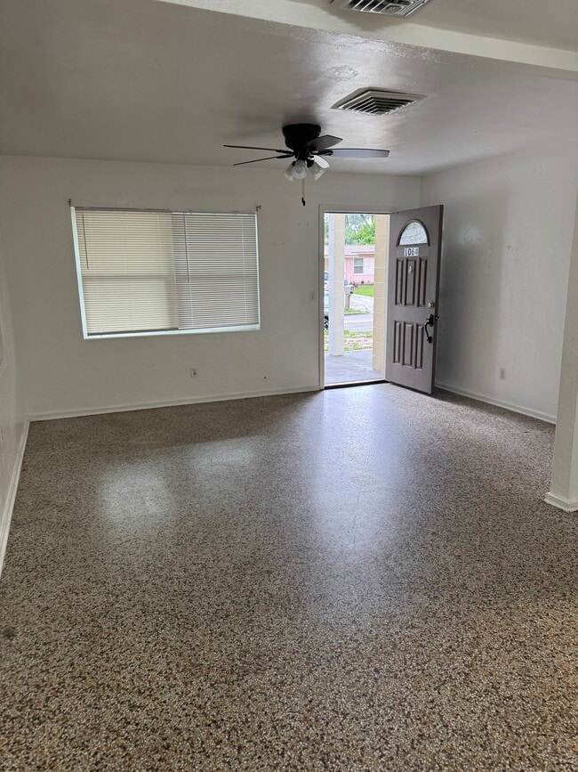 Photo - 1064 Amanda Rd
