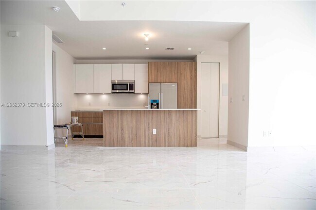 Photo - 529 SW 11th St Unit 202