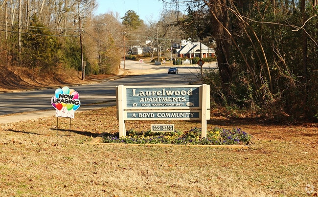 Photo - Laurelwood Apartments I & II