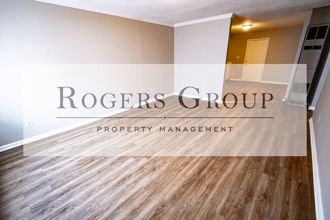 Photo - 322 N Clark St