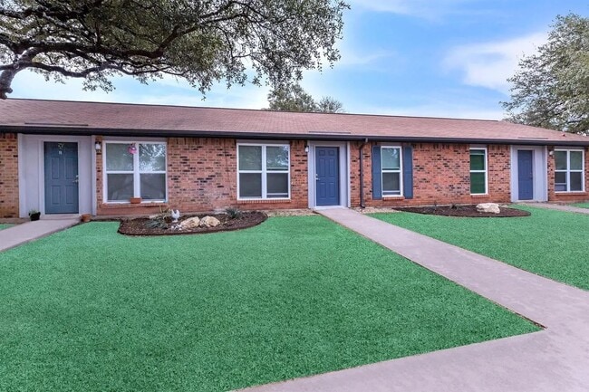 Photo - 900 Westwood Dr