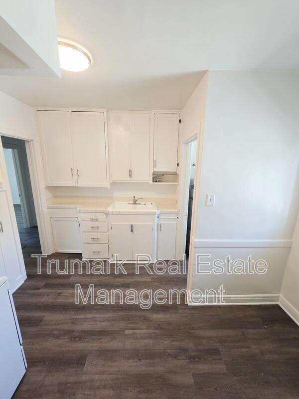 Building Photo - 1457 E Wilson Ave Rental