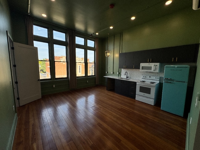Building Photo - 215 N Main St Unit 215E Rental