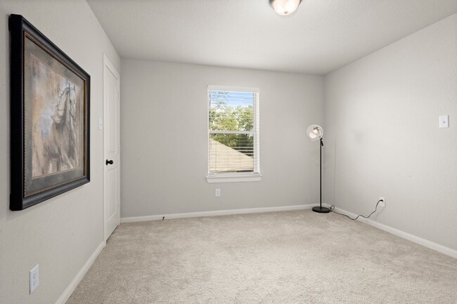 Photo - 104 Winged Elm Ct