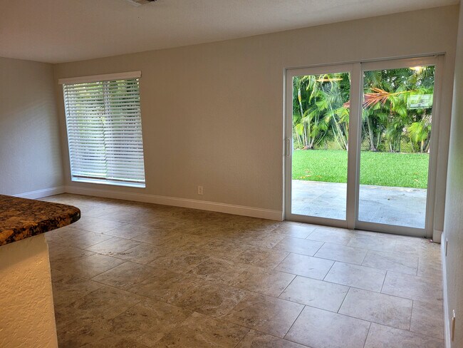 Photo - 828 Cinnamon Rd