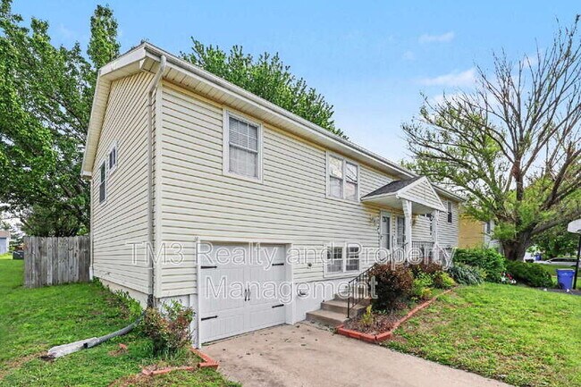 Photo - 1324 E 152nd Terrace
