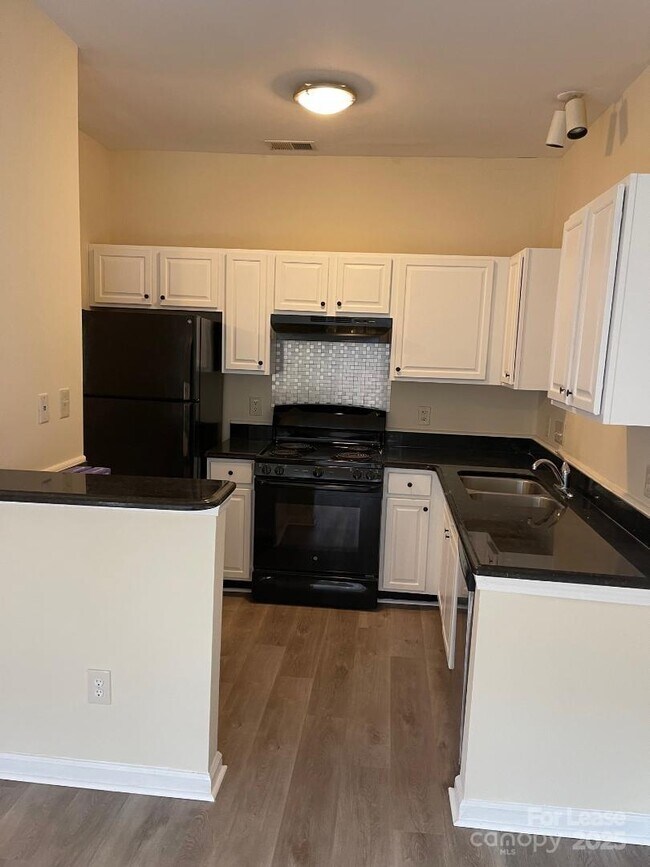 Photo - 2121 Lennox Square Rd