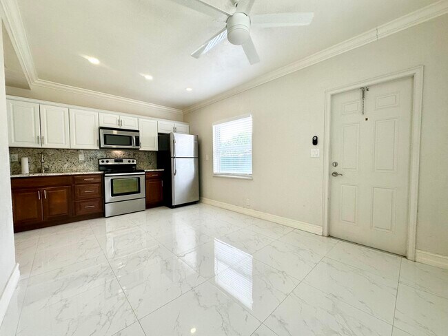 1041 NE 16th Ave Unit W