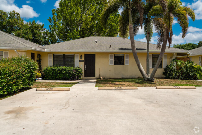 Building Photo - 1253 White Pine Dr Rental