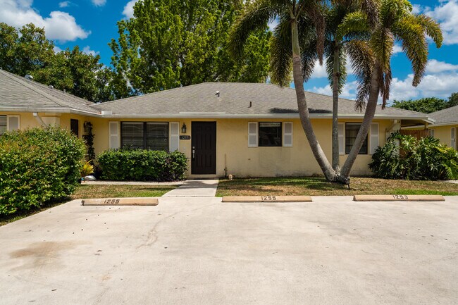 Photo - 1253 White Pine Dr House