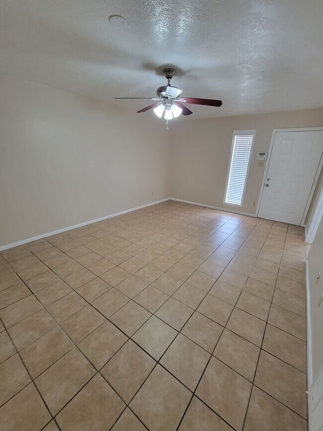 Photo - College Station - 2 -Bedroom - 1.5 baths 4- plex downstairs unit.