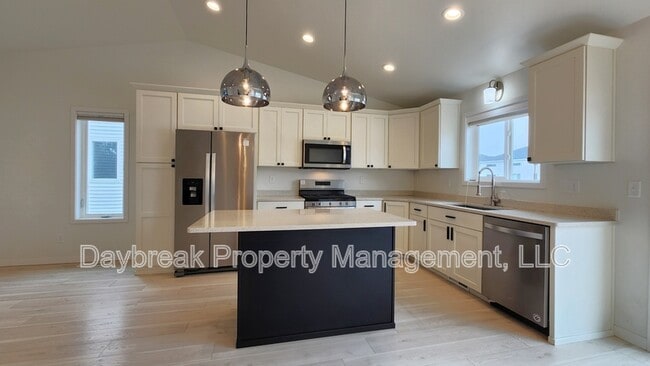 Building Photo - 2584 66th Ave S