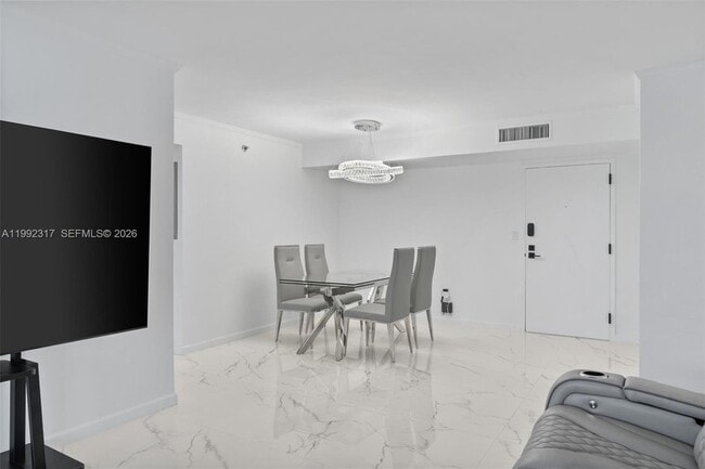 Photo - 210 174th St Unidad 2112