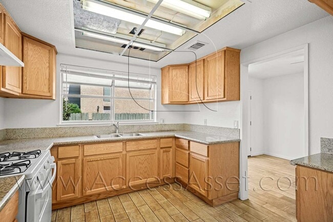 661 Parkview Dr